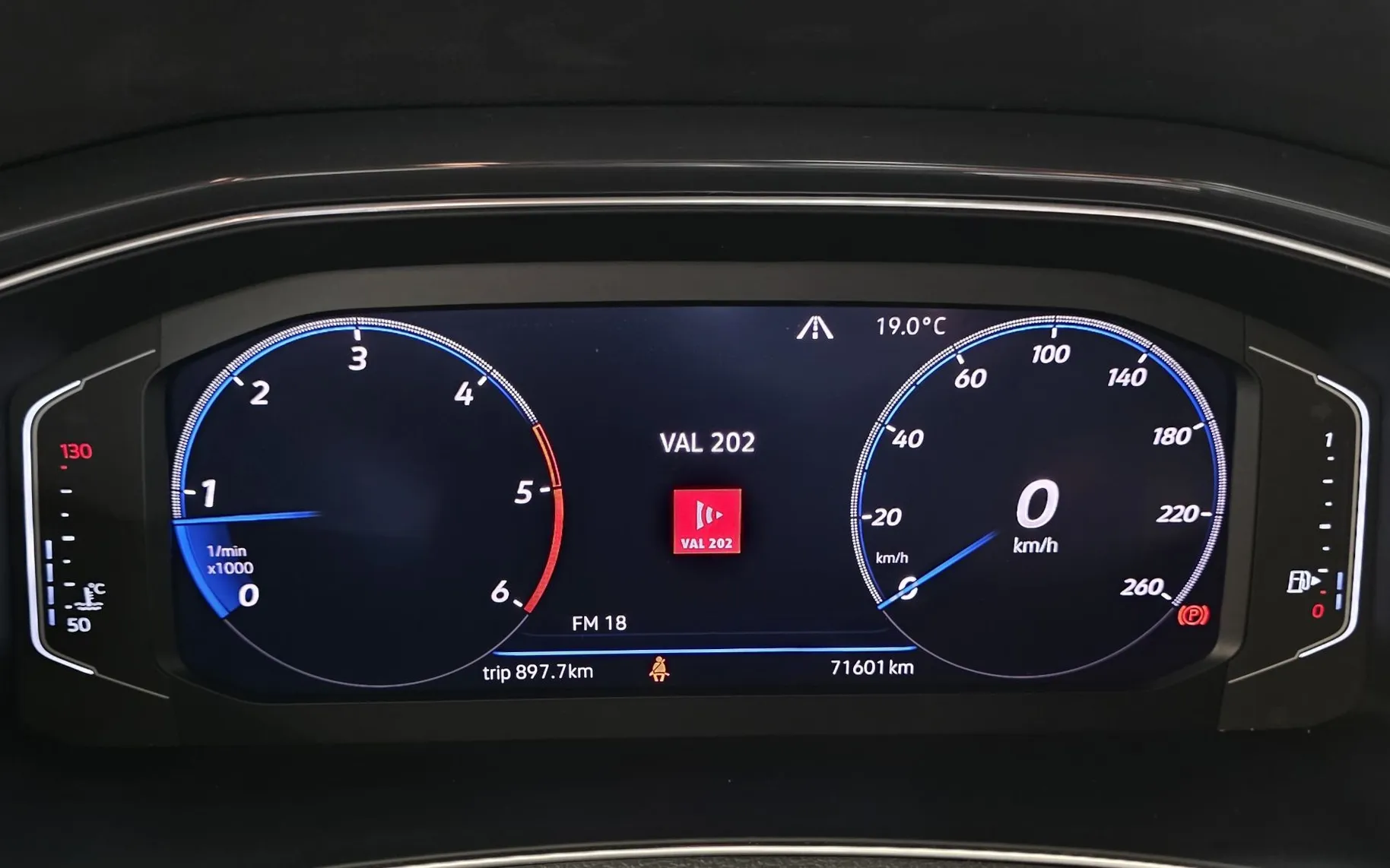 Zunanja slika - Volkswagen T-Roc - 2,0 TDI BMT Sport 1LAST SLO VIRTUAL ACC LANE LED KLJUKA - 9