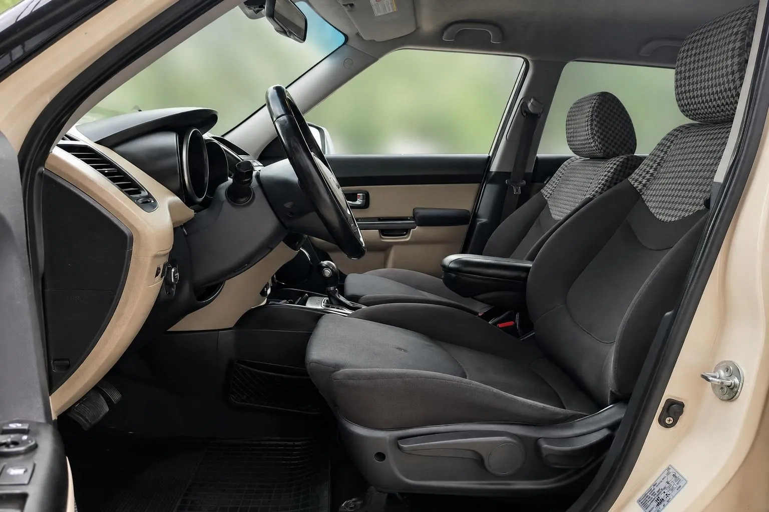 Notranja slika - KIA Soul - 1.6 CRDi-Avt.SLOV.POREKLO-1 LASTNIK-KAMERA-M 2014 - 9