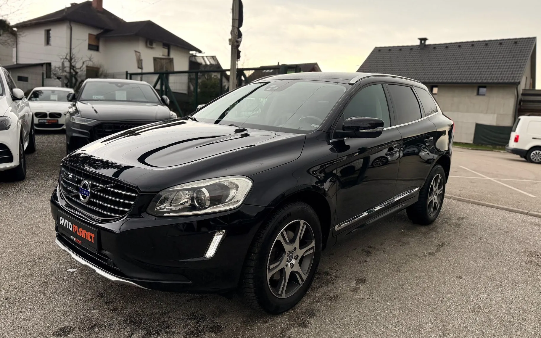 Zunanja slika - Volvo XC60 - D4 Summum AUT. LED XENON ACC NAVI BLS VIRTUAL - 1