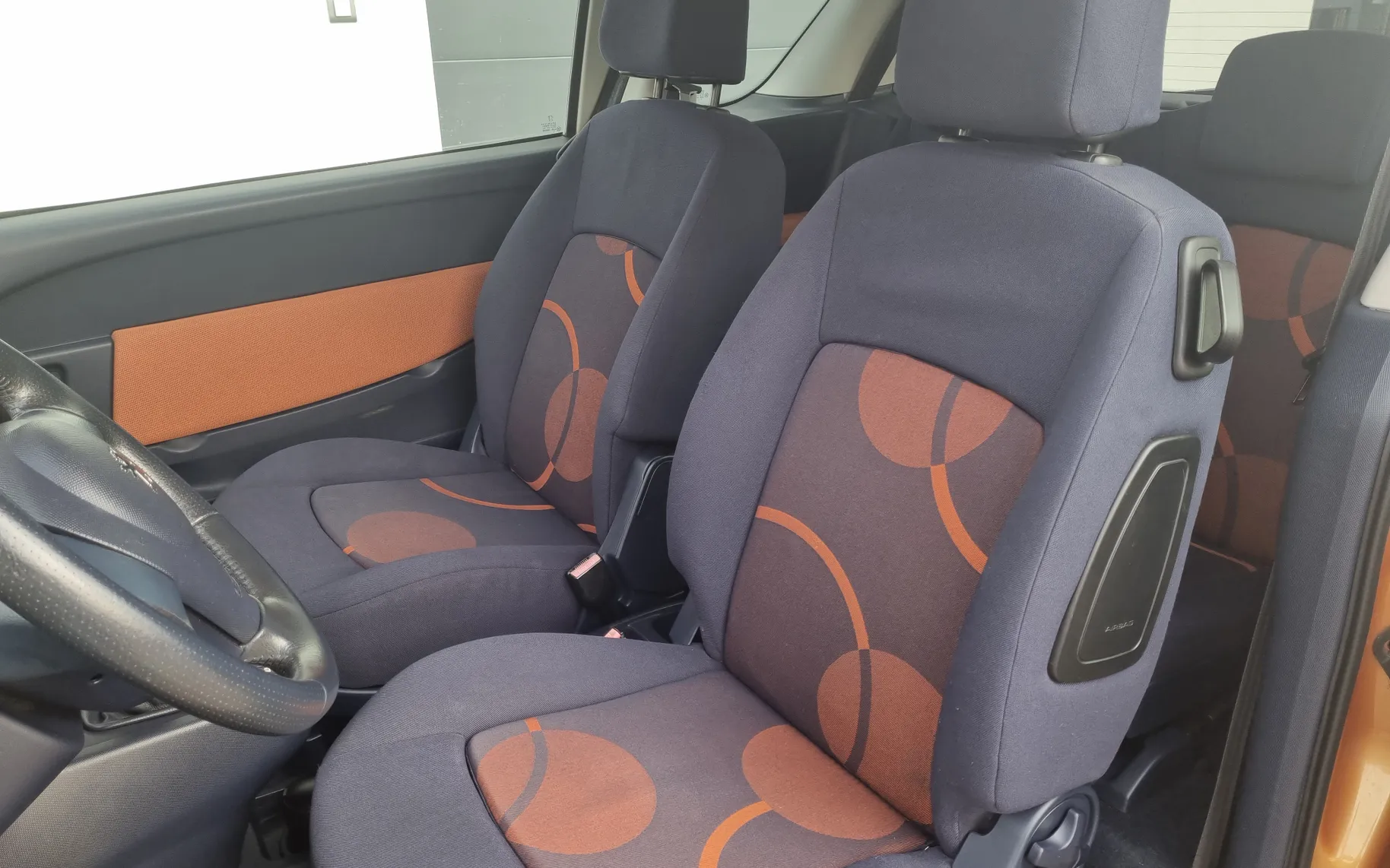 Zunanja slika - Peugeot 1007 - Style 1.4 98964 KM. AVT.KLIMA.2XEL. DRSNA VRATA - 7