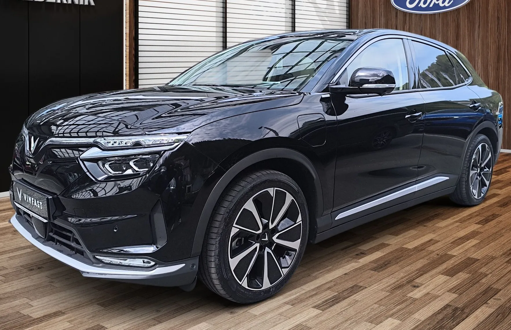 Zunanja slika - Vinfast VF8 - 87.7kWh AWDPlus408PS-GRATIS POLNILNICA 22KW-ZALOGA - 1