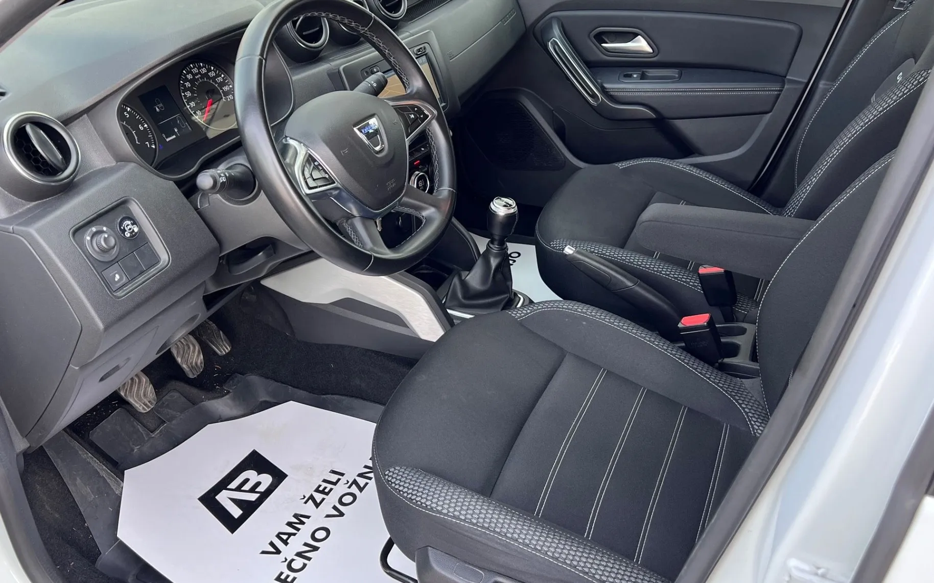Notranja slika - Dacia Duster - 1.0 Tce 1.LASTNIK+SLO+NAVI+TEMP+KAMERA - 10