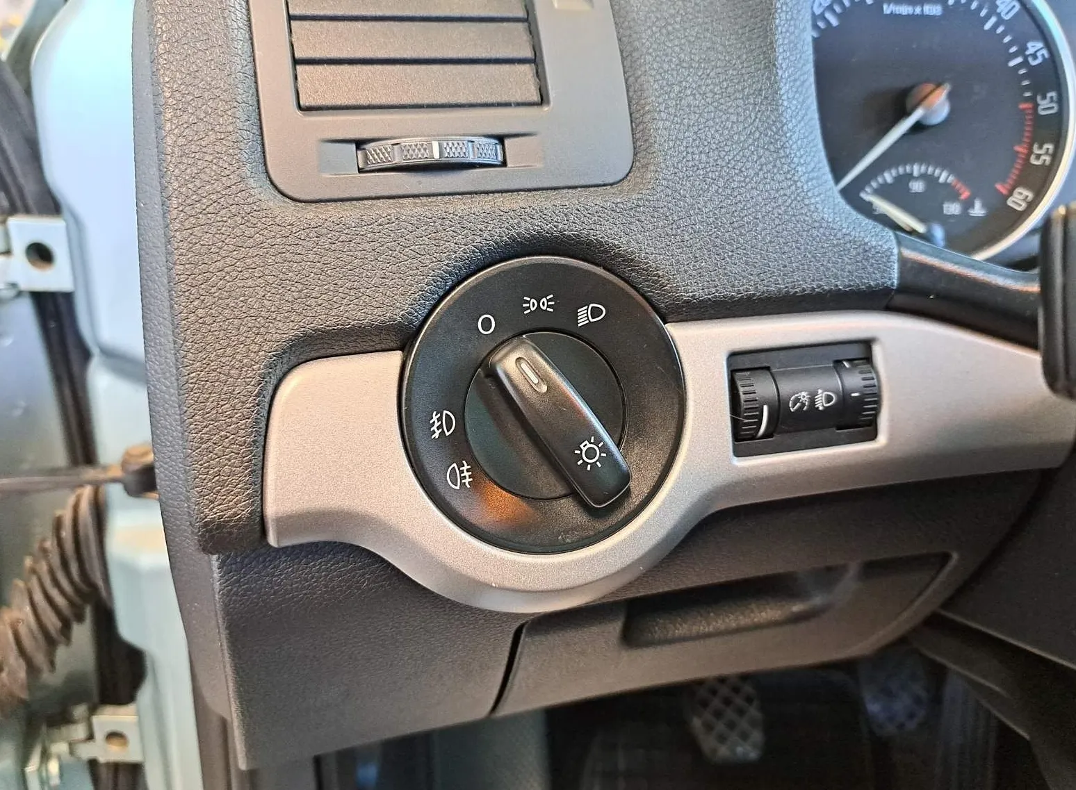 Zunanja slika - Škoda Octavia - Combi 1.6 CR TDI DPF Active - 12