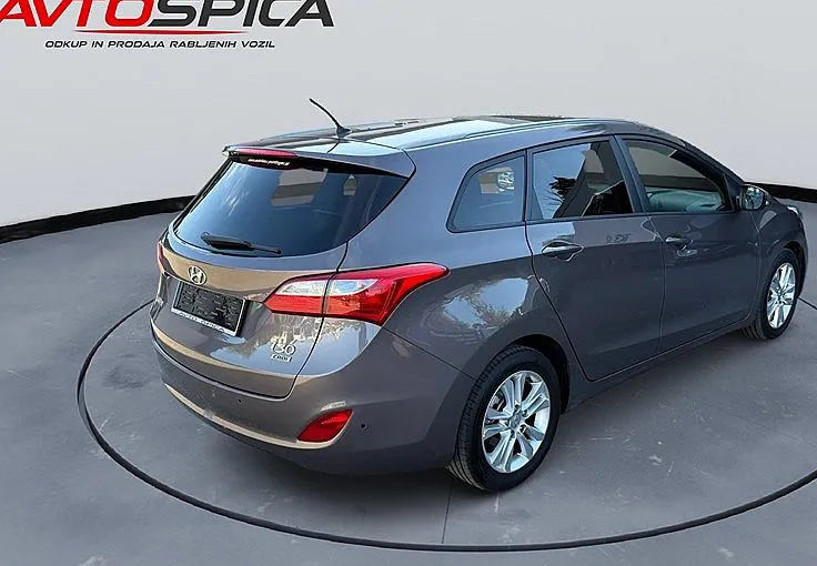 Zunanja slika - Hyundai i30 Wagon - 1.4 CRDi Style - 3
