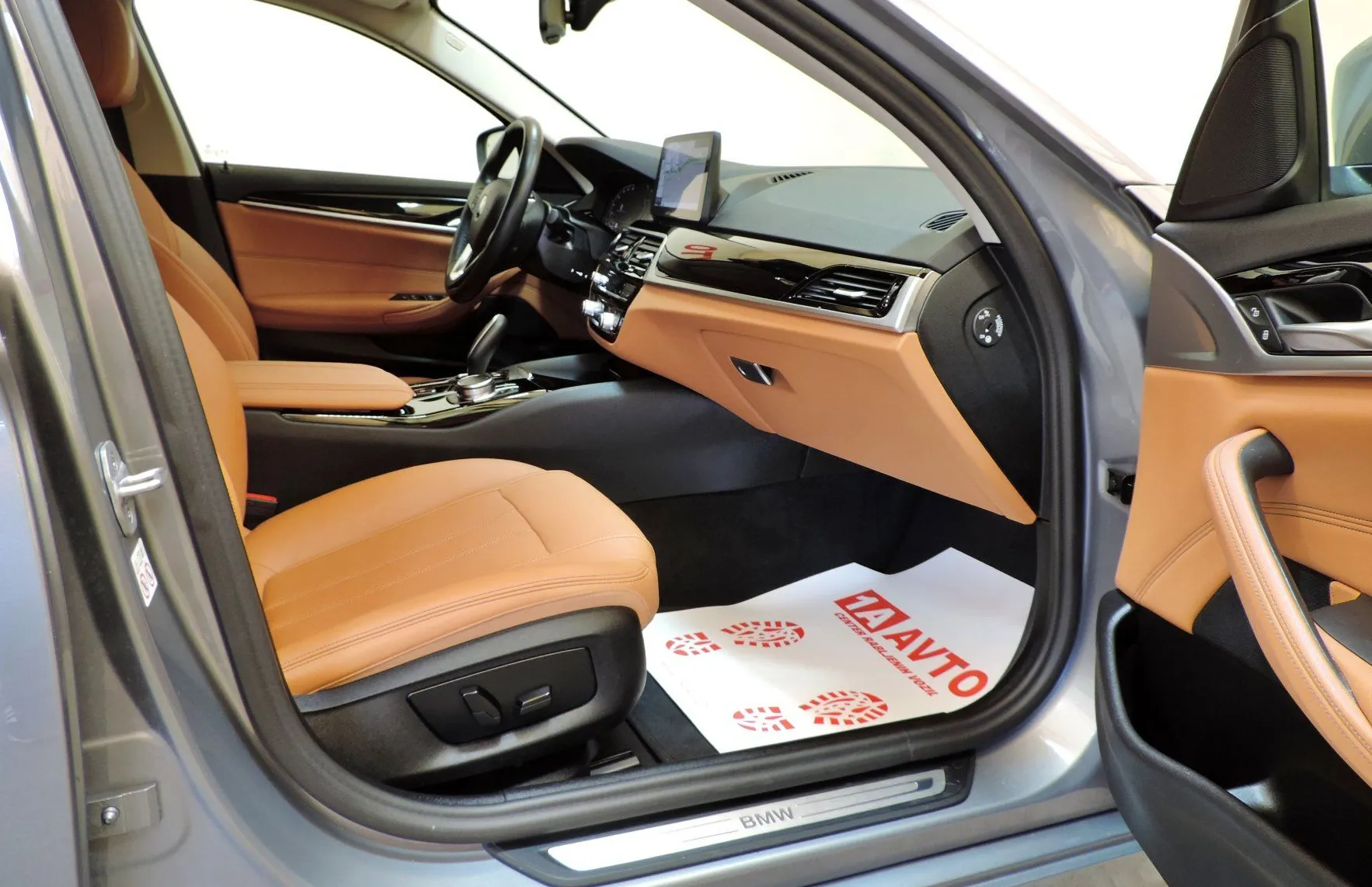 Zunanja slika - BMW Serija 5 - Touring: 520i Avt. USNJE-KAMERA-LED-MRTVI KOT… - 11