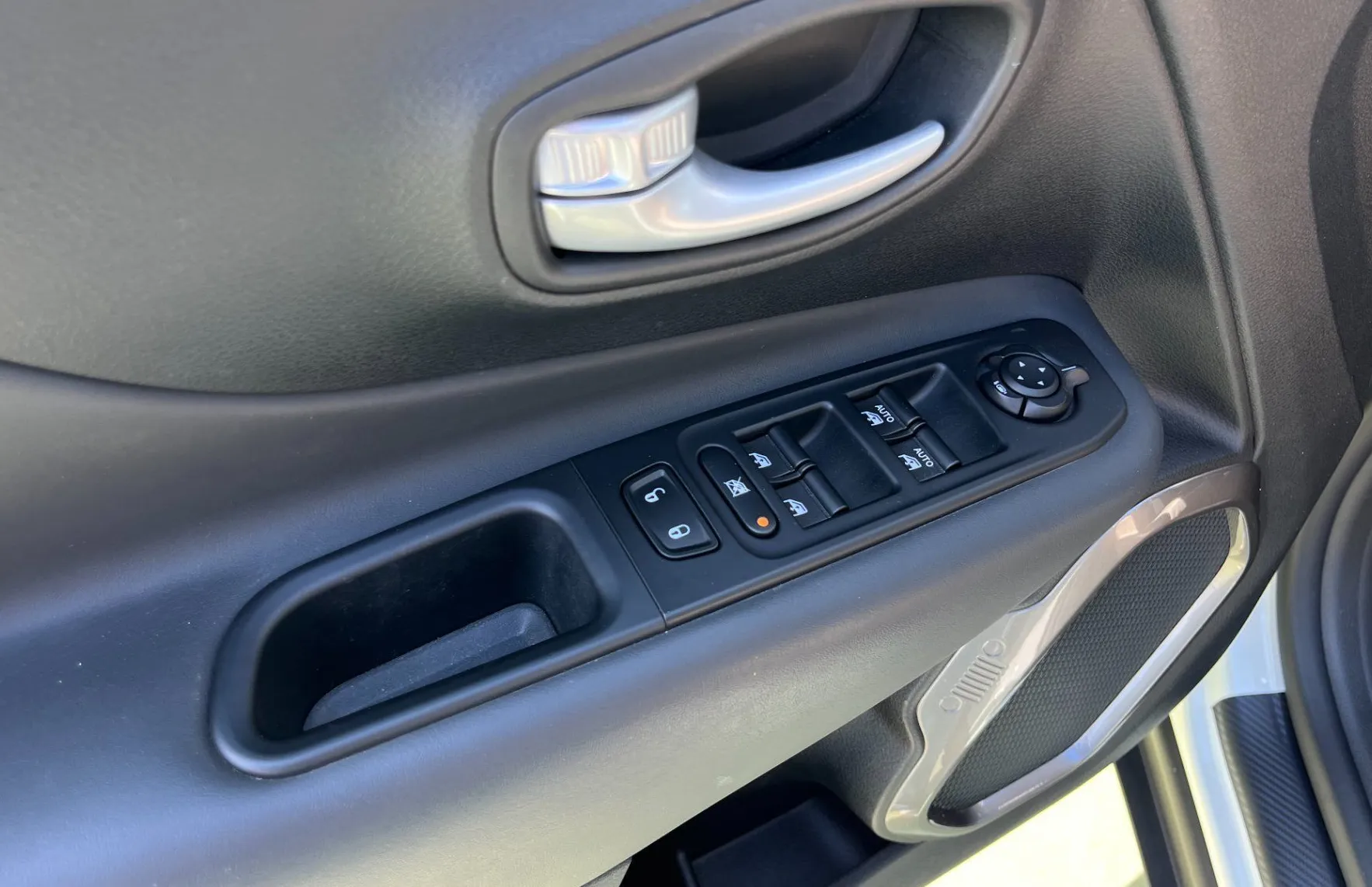 Zunanja slika - Jeep Renegade - 1.5 T4 e-Hybrid Altitude LED. ACC. VZR KAM. PDC - 11