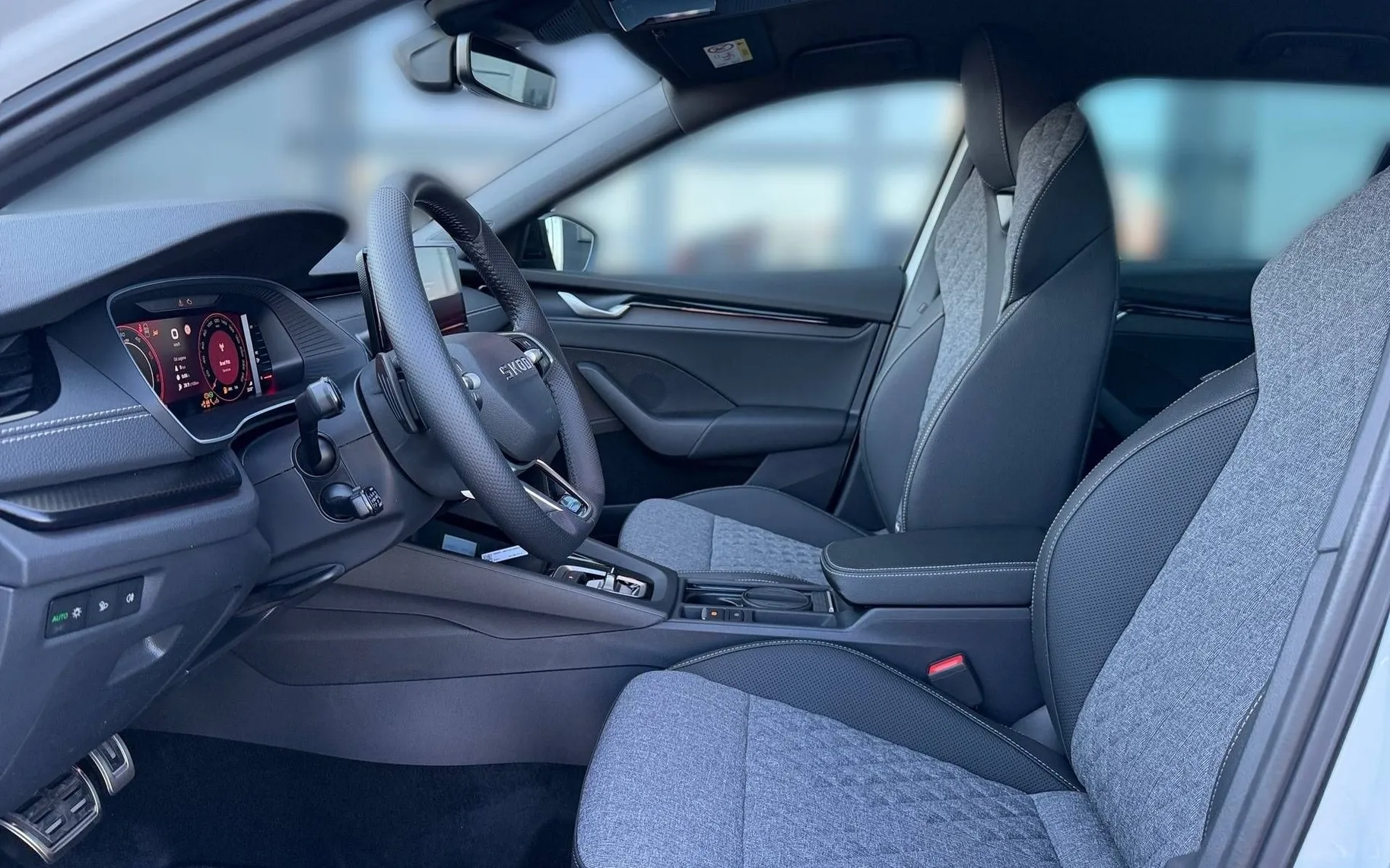 Notranja slika - Škoda Octavia - Combi 2.0 TDI Family Sportline DSG... - 7