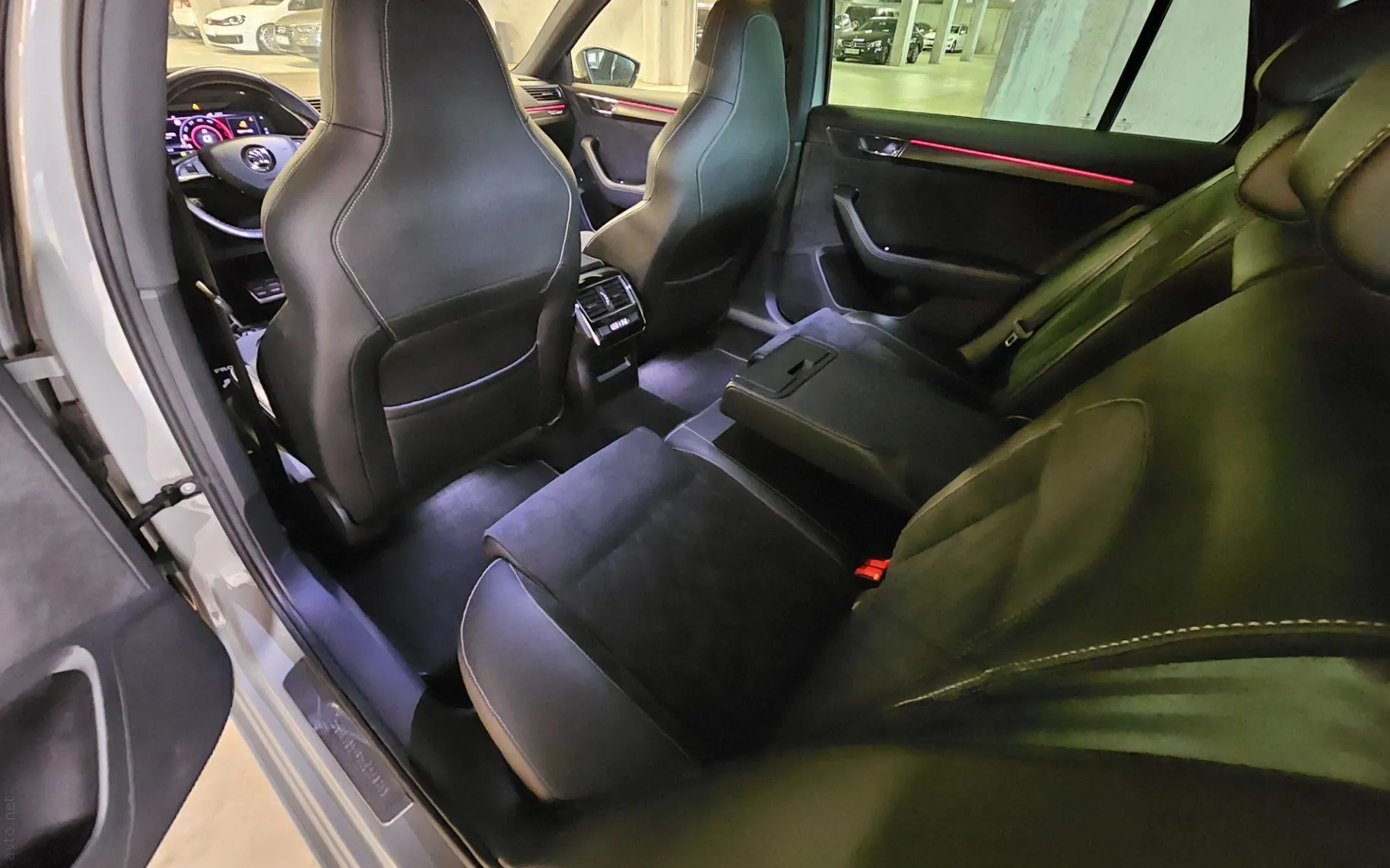 Notranja slika - Škoda Superb - Combi 2.0 TDI Sportline DSG |VIRTUAL|KAMERA|RADAR| - 10