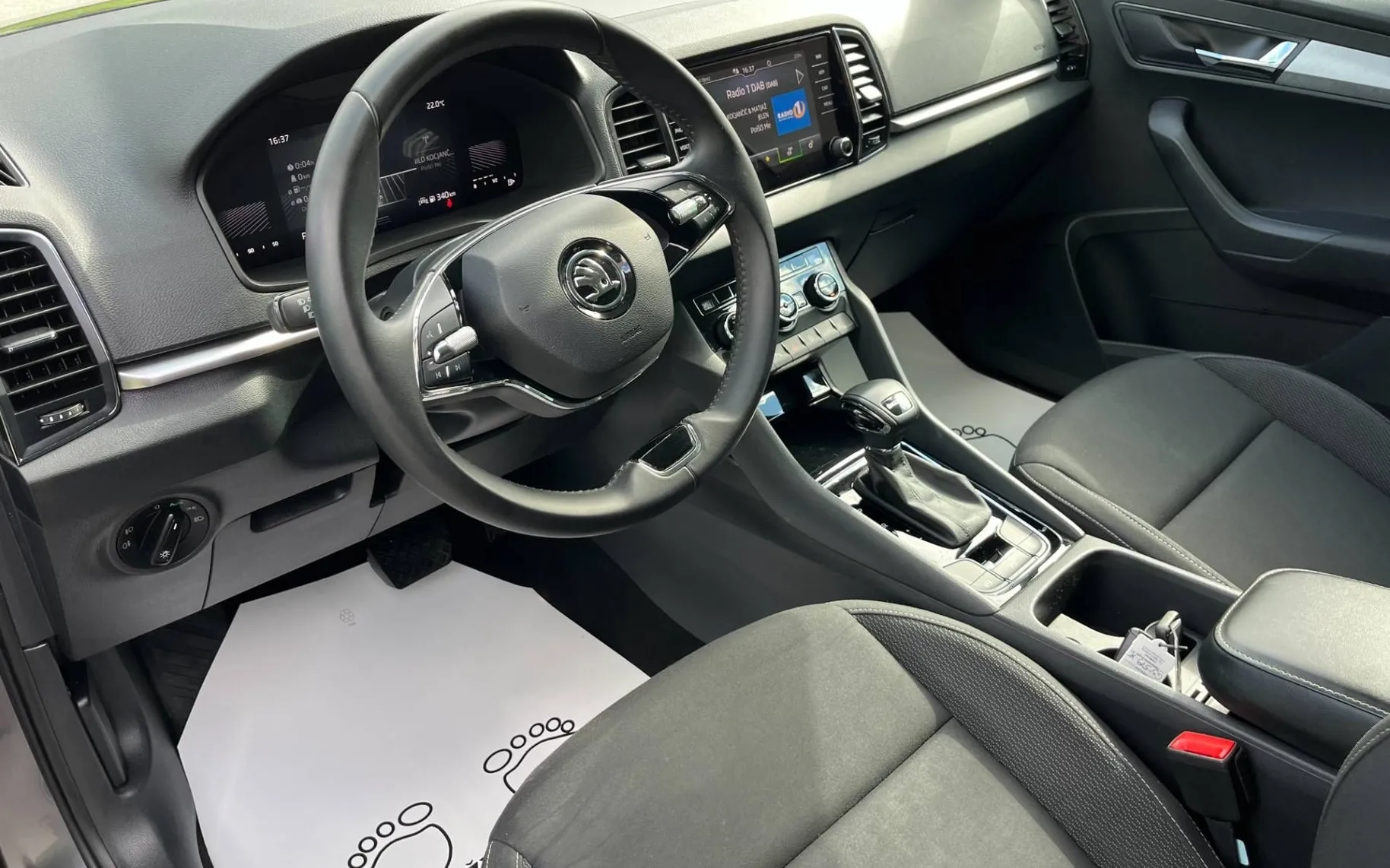 Notranja slika - Škoda Karoq - 2.0 TDI Ambition DSG-1 LASTNIK-LED-NAVI-KAM-ODLIČN - 12