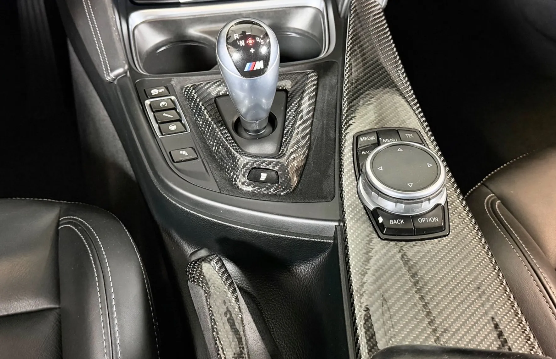 Zunanja slika - BMW M4 - Coupé - HARMAN - CARBON - KAMERA - HUD - PDC - 11