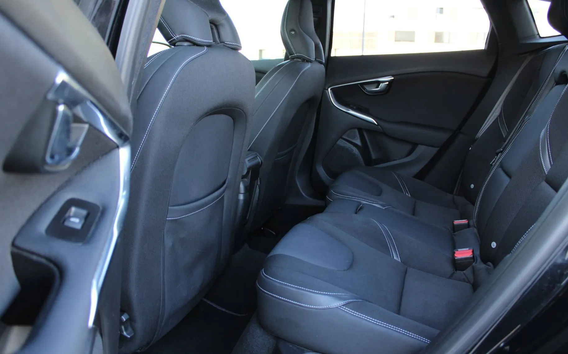 Zunanja slika - Volvo V40 - D2 Momentum PANO KAMERA NAVI PDC AVTO.KLIMA... - 7
