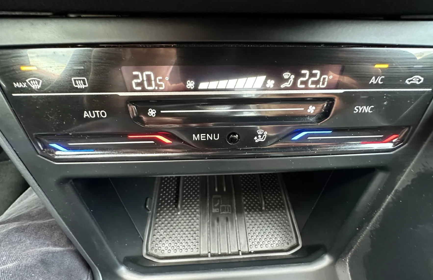 Zunanja slika - Volkswagen Taigo - 1.0 TSI R-Line 85.PANORAMA.LED.2025.SAMO 17.000 KM - 13