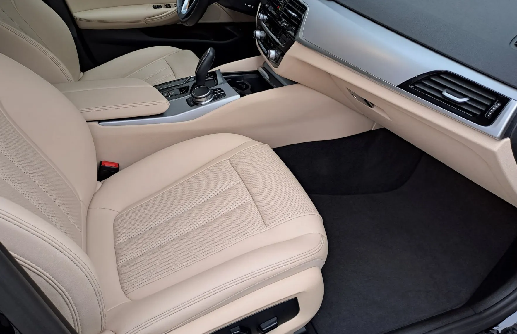 Zunanja slika - BMW Serija 5 - Touring: 520d  AT - 9