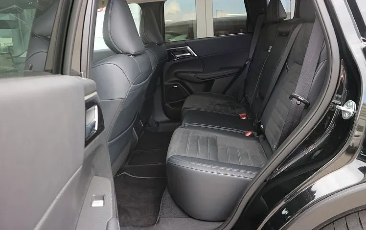 Zunanja slika - Mitsubishi Outlander - 2.4 PHEV Intense Auto 4WD - 10
