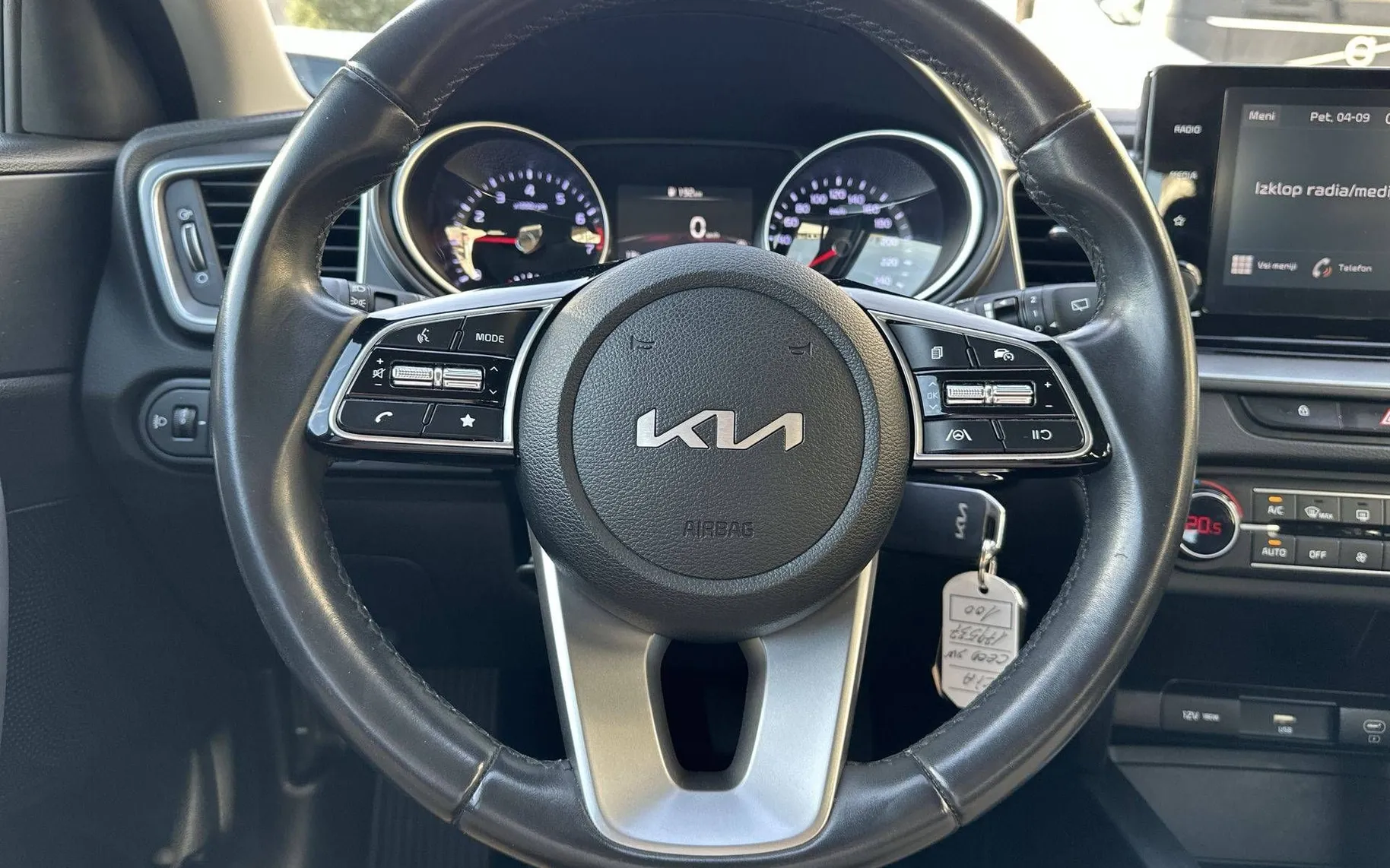 Notranja slika - KIA Ceed SW - 1.0 T-GDI LX Champion ISG - 14