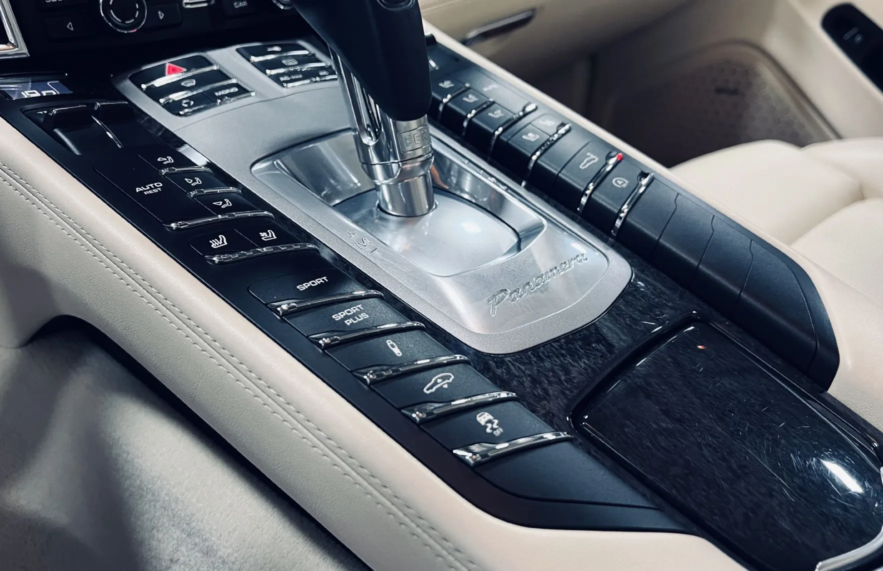 Zunanja slika - Porsche Panamera - TURBO-4X4-USNJE-KAMERA-XENON-MEMORY - 10