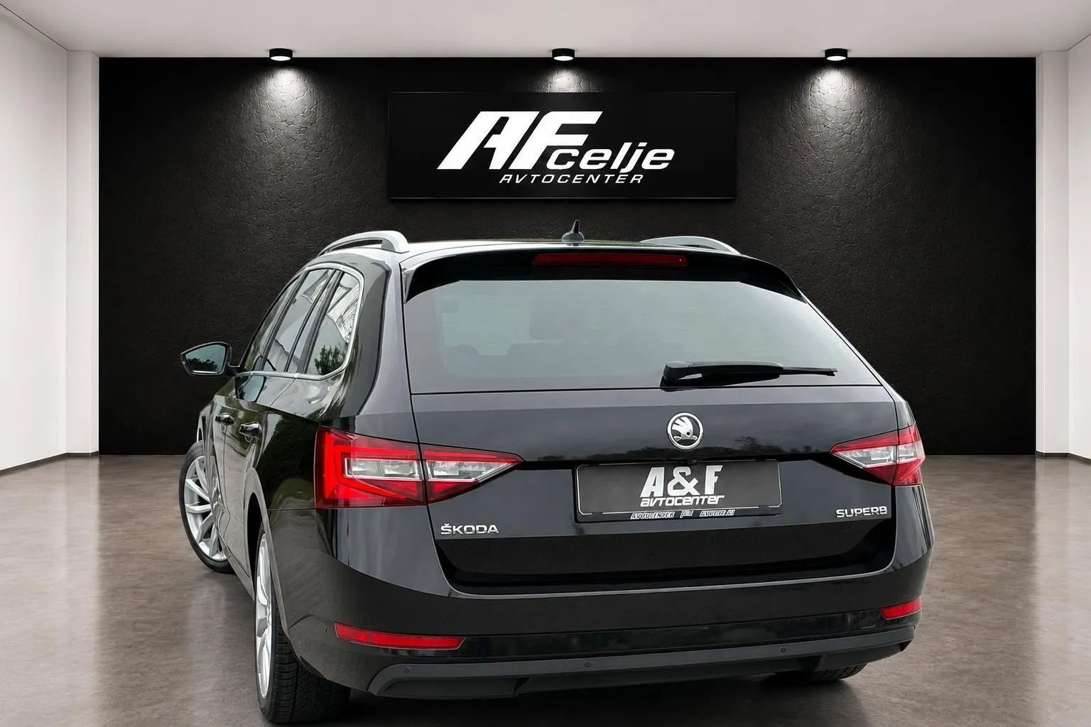 Notranja slika - Škoda Superb - 1.6 TDI-XENON+LED-LIZING ZA TUJCE-ACC - 7