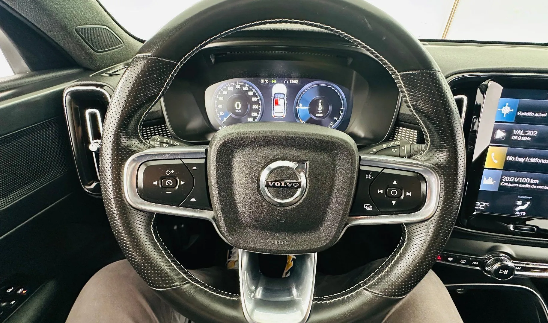 Zunanja slika - Volvo XC40 - T5 Recharge Twin Engine R-Design Avt.KAMERA.LED - 6