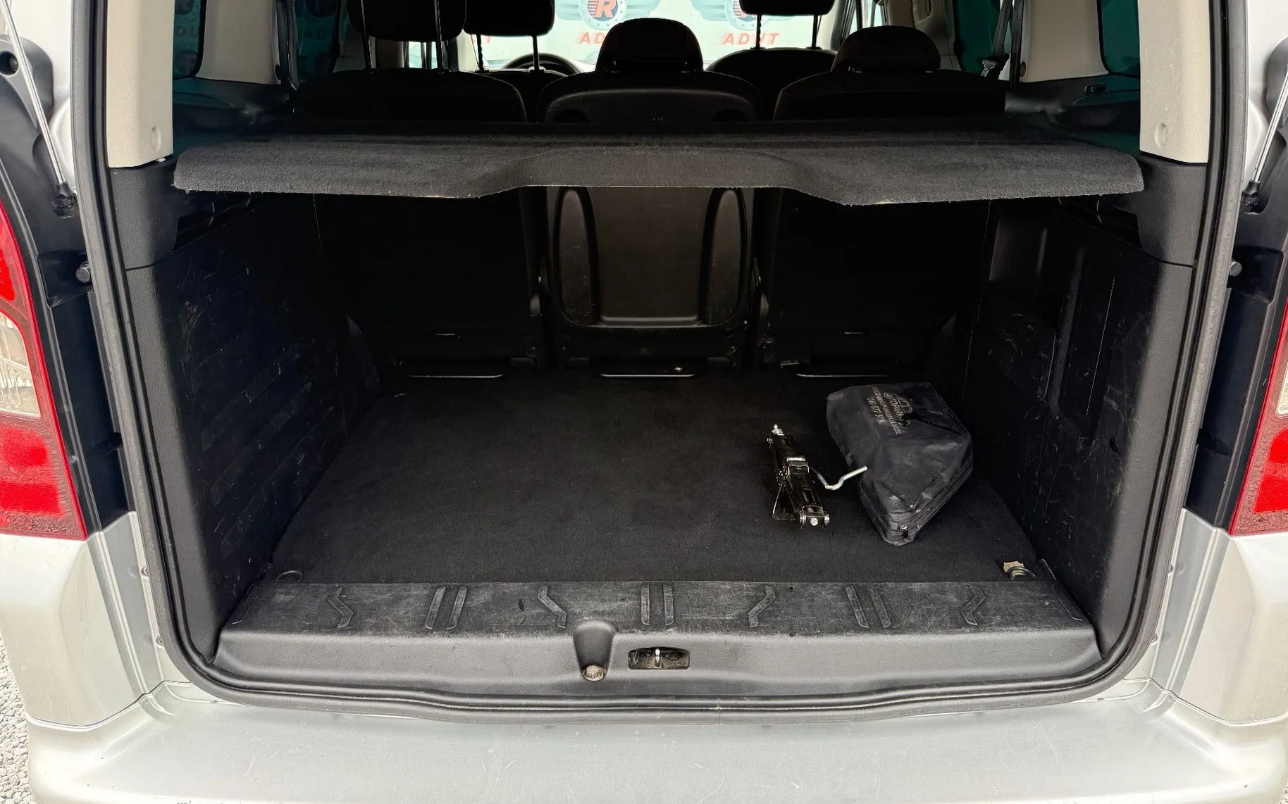Zunanja slika - Peugeot Partner - 1.6HDi|NOVE ZIMSKE GUM|CAM|PARKSENZ|GRETJ.SEDEŽEV| - 17
