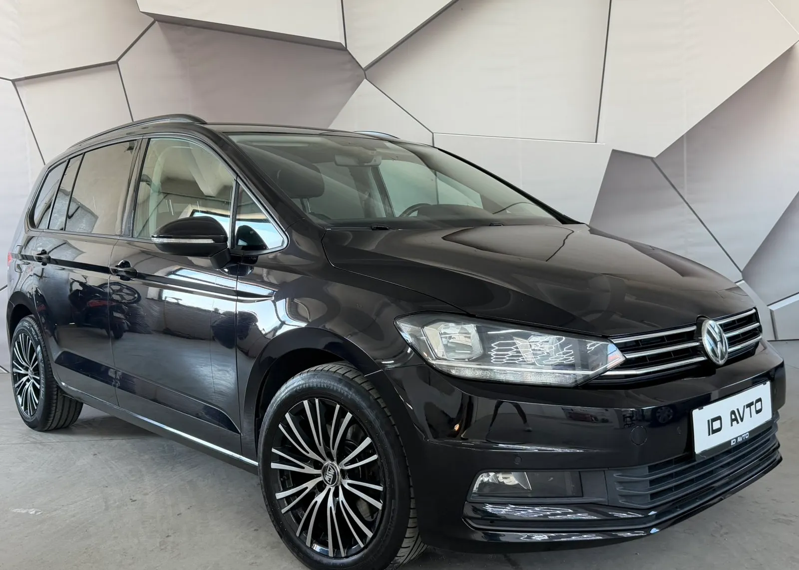 Zunanja slika - Volkswagen Touran - 2,0 TDI BMT Family DSG - 1