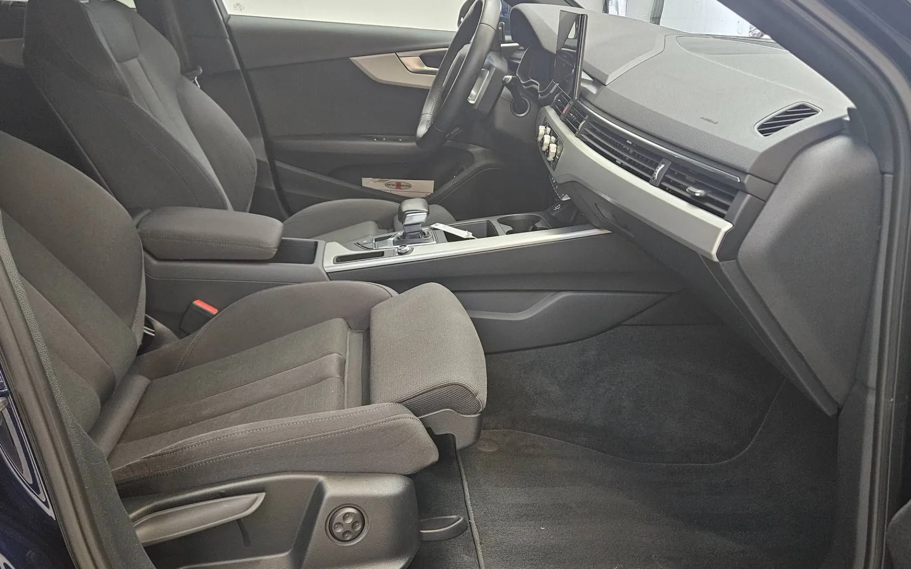 Notranja slika - Audi A4 Avant - 35 TDI S tronic - 9