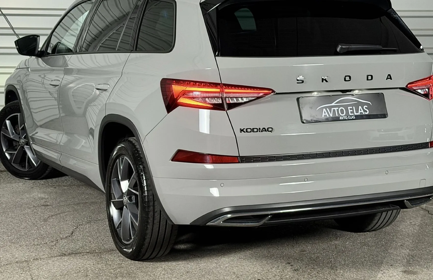 Zunanja slika - Škoda Kodiaq - 2.0 TDI SPORTLINE DSG - PANO - HLAJ GRET SED. - 4