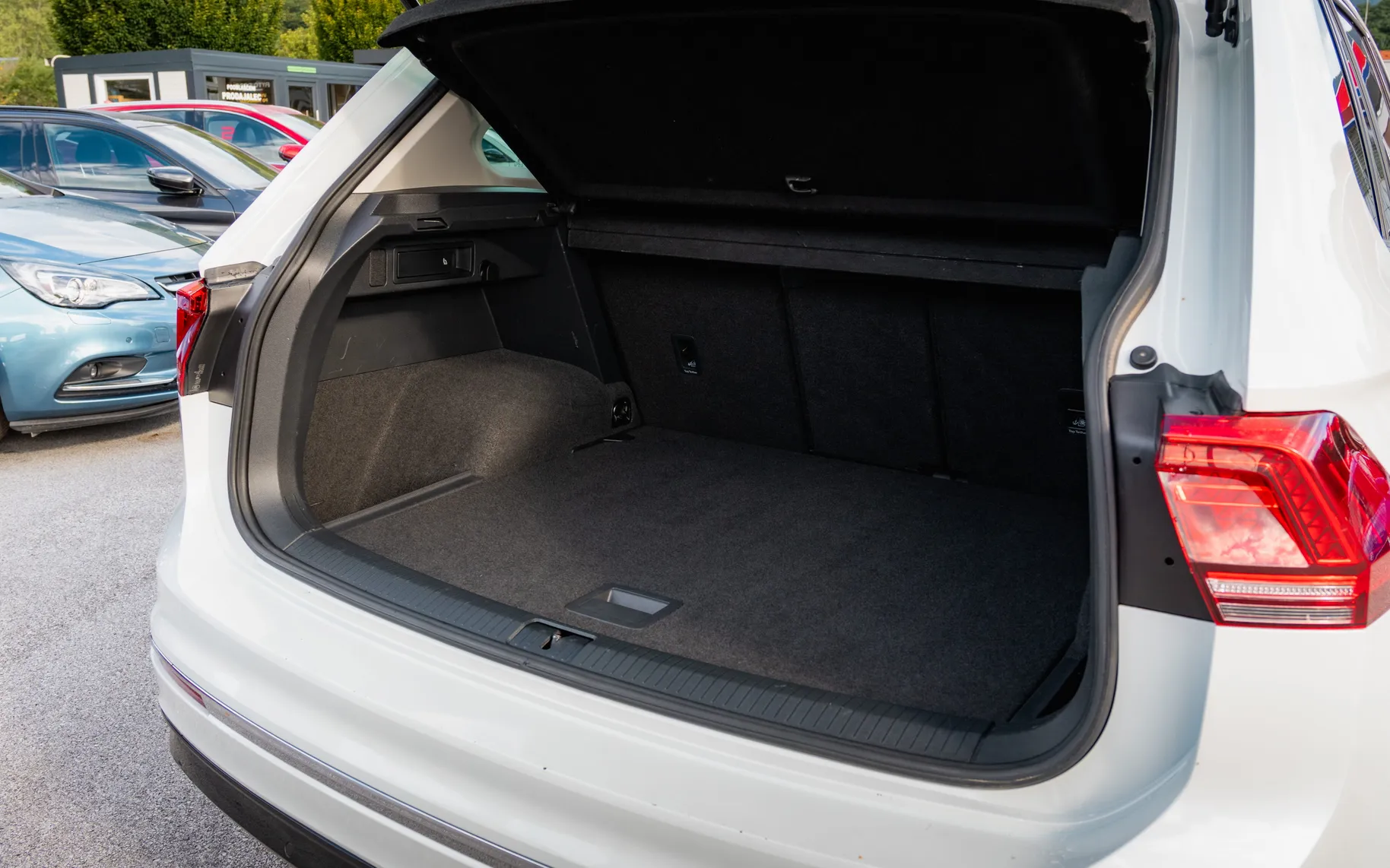 Zunanja slika - Volkswagen Tiguan - 2,0 TDI BMT R-Line Edition DSG - 7