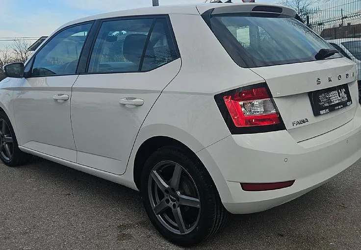 Zunanja slika - Škoda Fabia - 1.0 60ks °1.LASTNIK° °16-COL° °NAVIGACIJA °LED° - 6