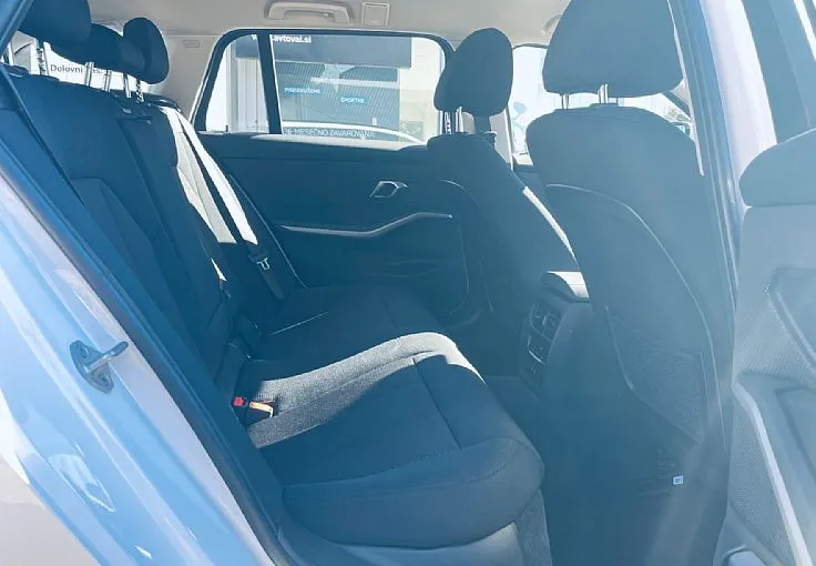 Zunanja slika - BMW Serija 3 - Touring: 318i  Avt. - 11