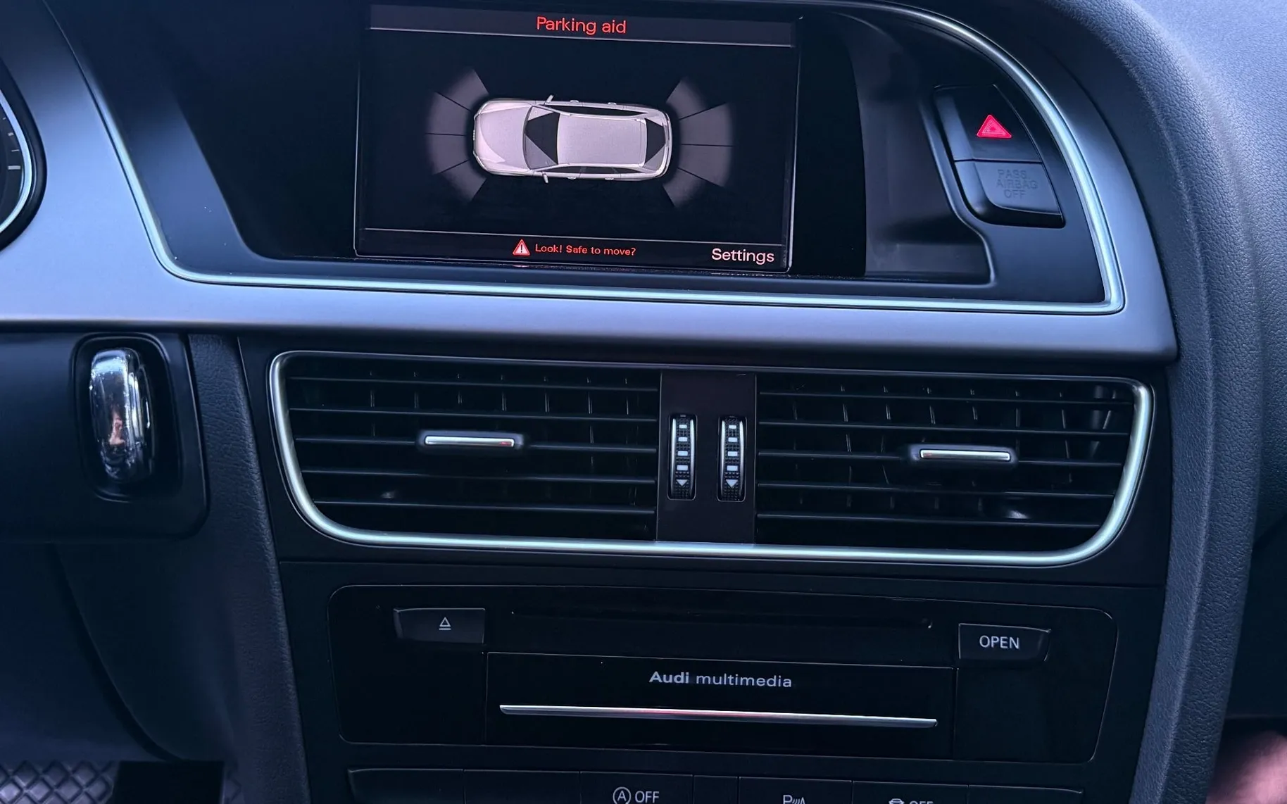 Notranja slika - Audi A4 Avant - 2.0 TDI-AUT-XENON+LED-LIZING ZA TUJCE-3D NAVI- - 12