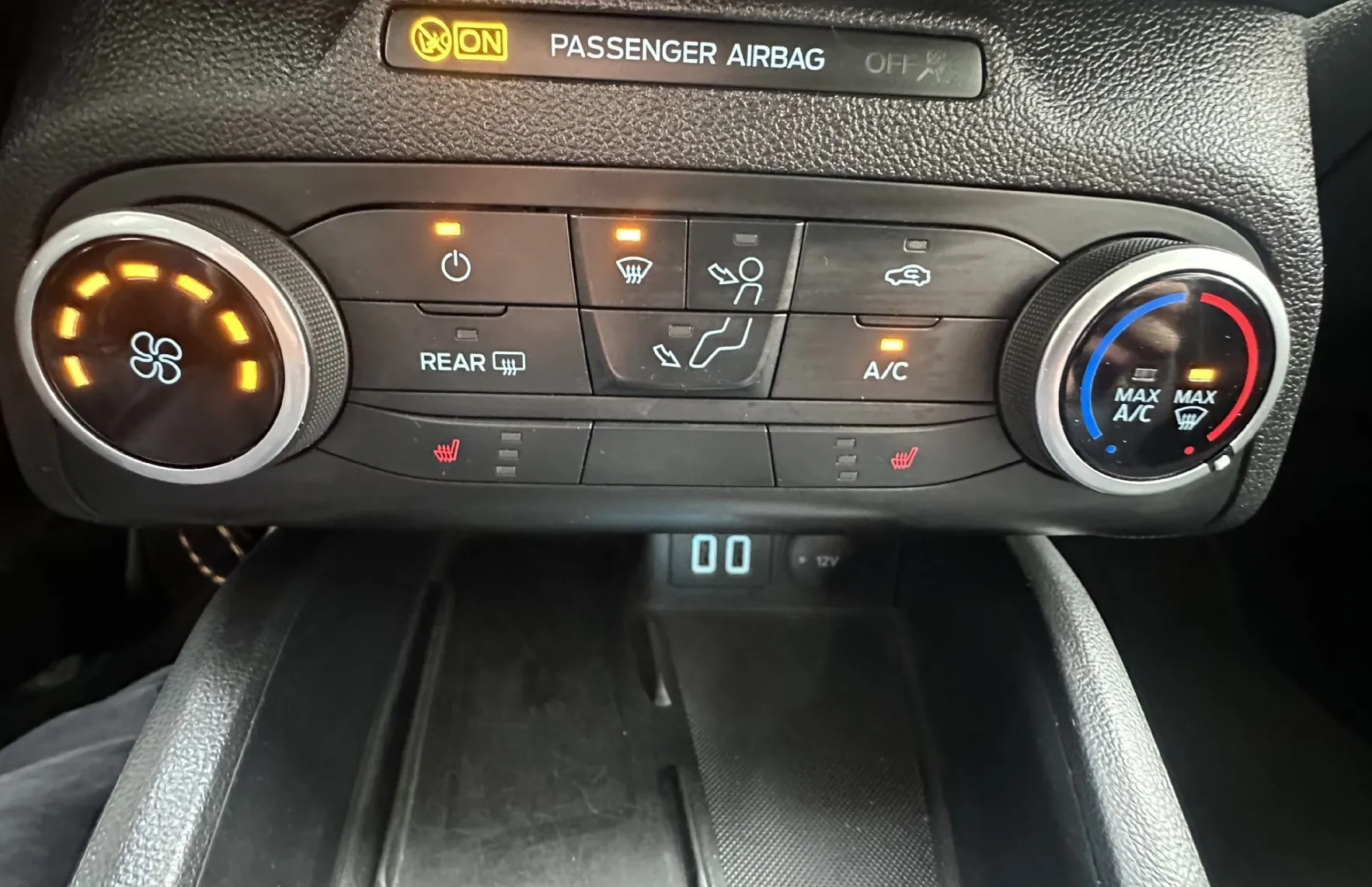 Zunanja slika - Ford Focus - Connect 1.5 EcoBlue 88KW.NEMŠKI+4GUME.KAMERA.LED - 14