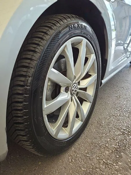 Zunanja slika - Volkswagen Golf - 1.6 TDI 85Kw BMT DSG NAVI GLAVNI SERVIS - 16