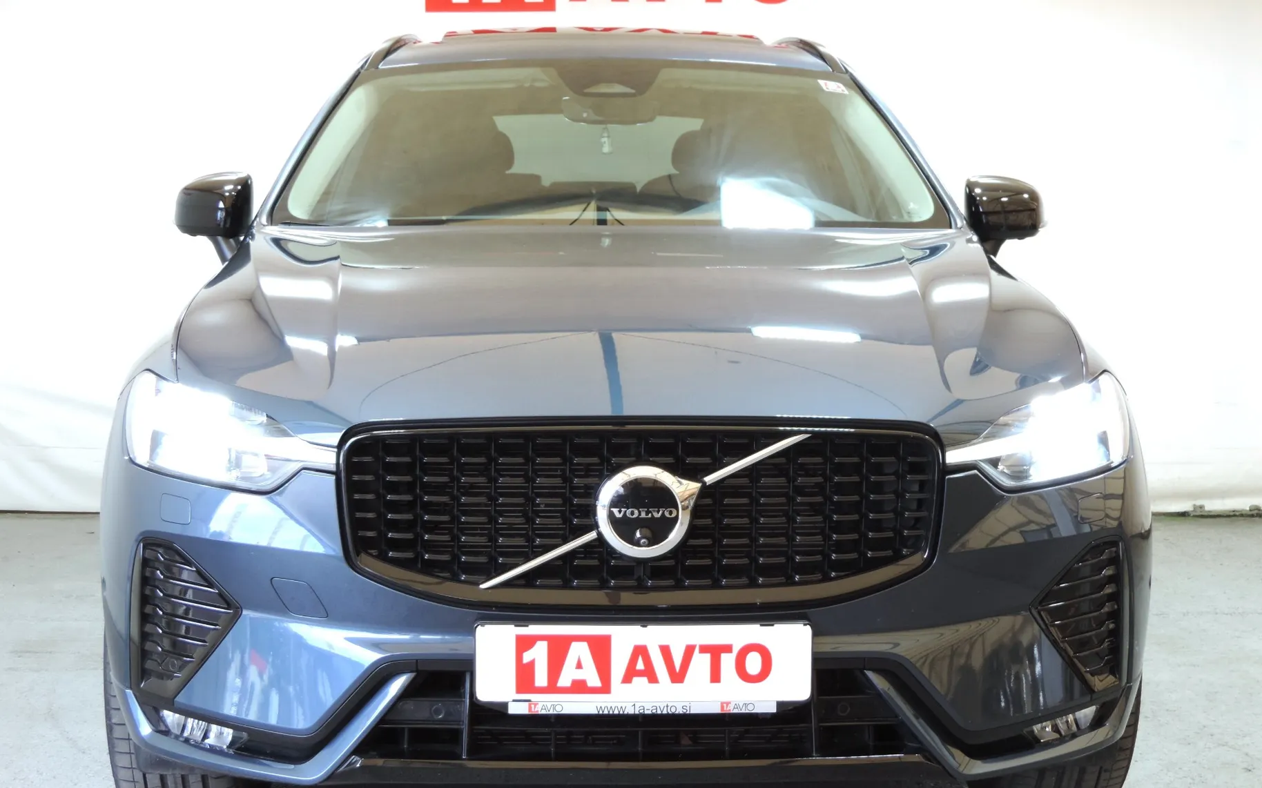 Zunanja slika - Volvo XC60 - B5P AWD Ultimate Dark Avt. LED-KAMERE 360-PANORAMA - 2