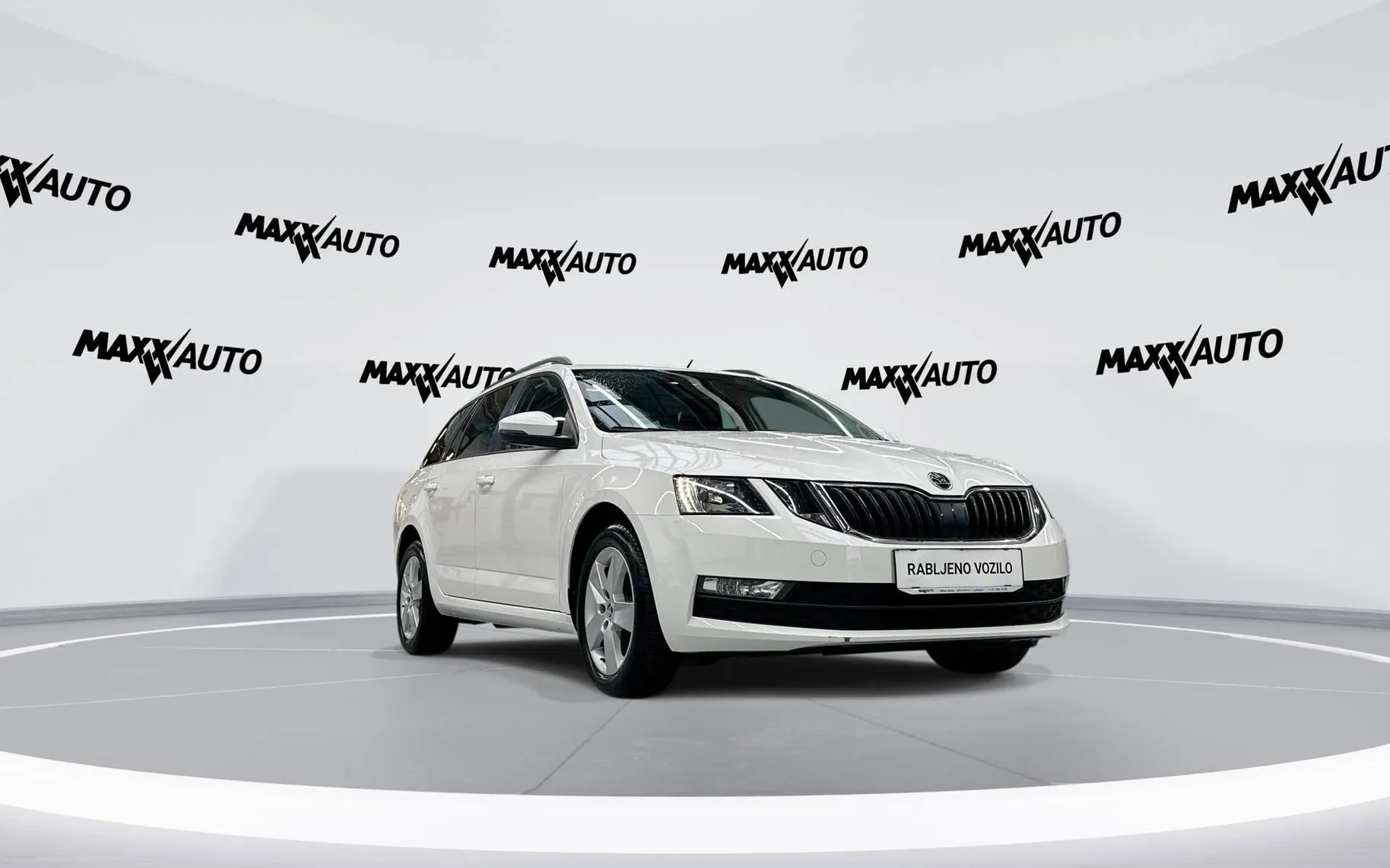 Zunanja slika - Škoda Octavia - Combi 1.6 TDI Family... - 3