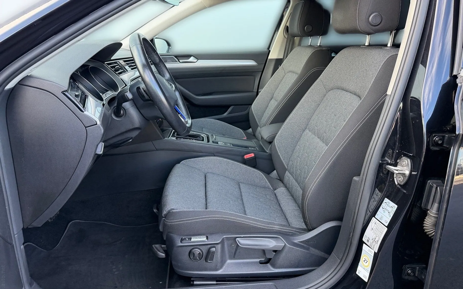 Notranja slika - Volkswagen Passat Variant - 1.4 GTE- LED-ACC-Mrtvi kot-PDC-Vzvratna kamera - 7