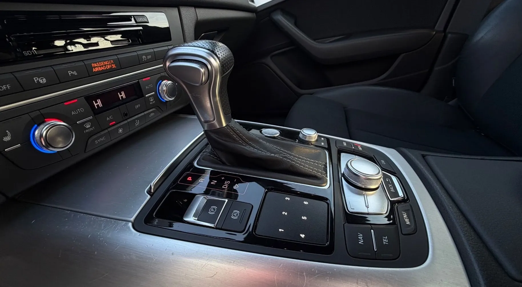 Notranja slika - Audi A6 Avant - 3.0 TDI S-Line 4x4 - 8
