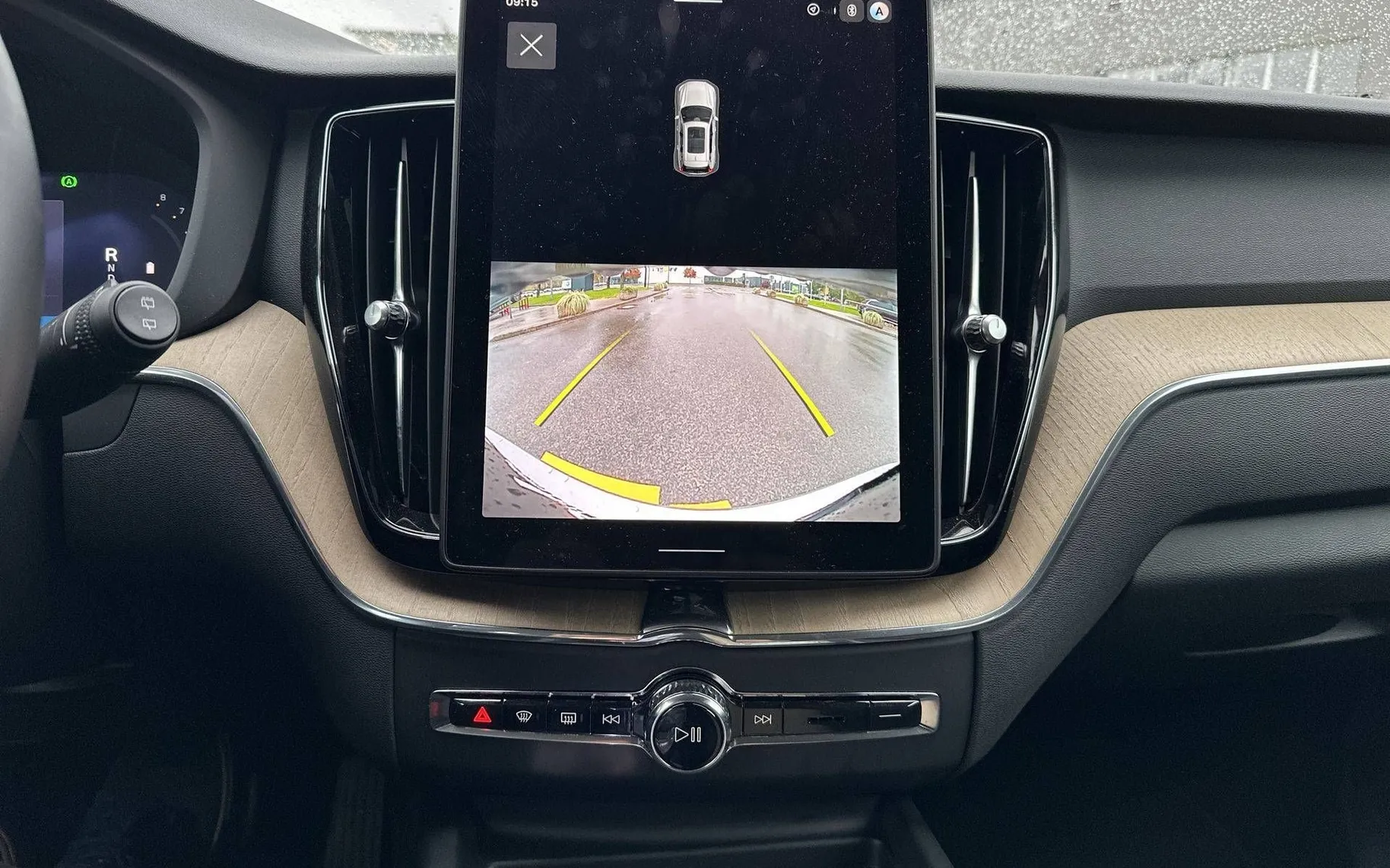 Notranja slika - Volvo XC60 - B5 P AWD Plus Dark Avt. - 17