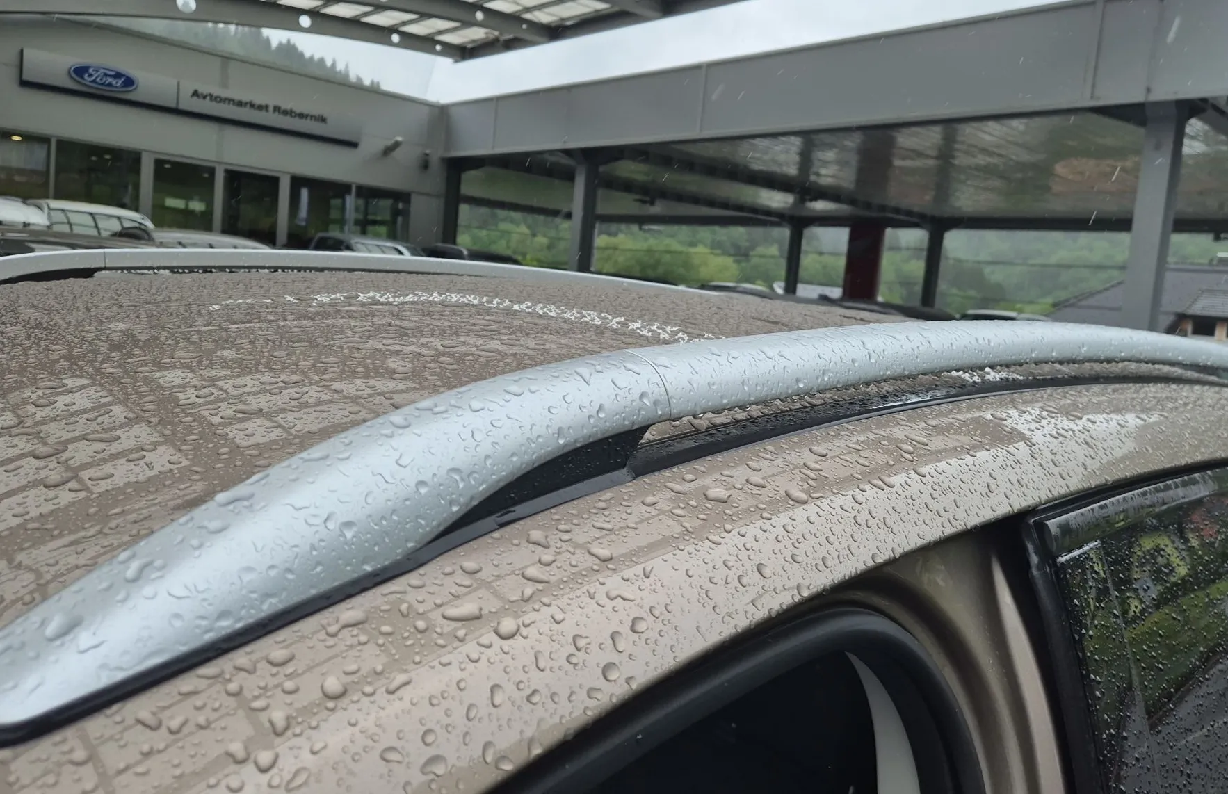 Zunanja slika - Ford Kuga - TITANIUM 1.5 EcoBoost 150PS M6-OGROMNO OPREME - 15