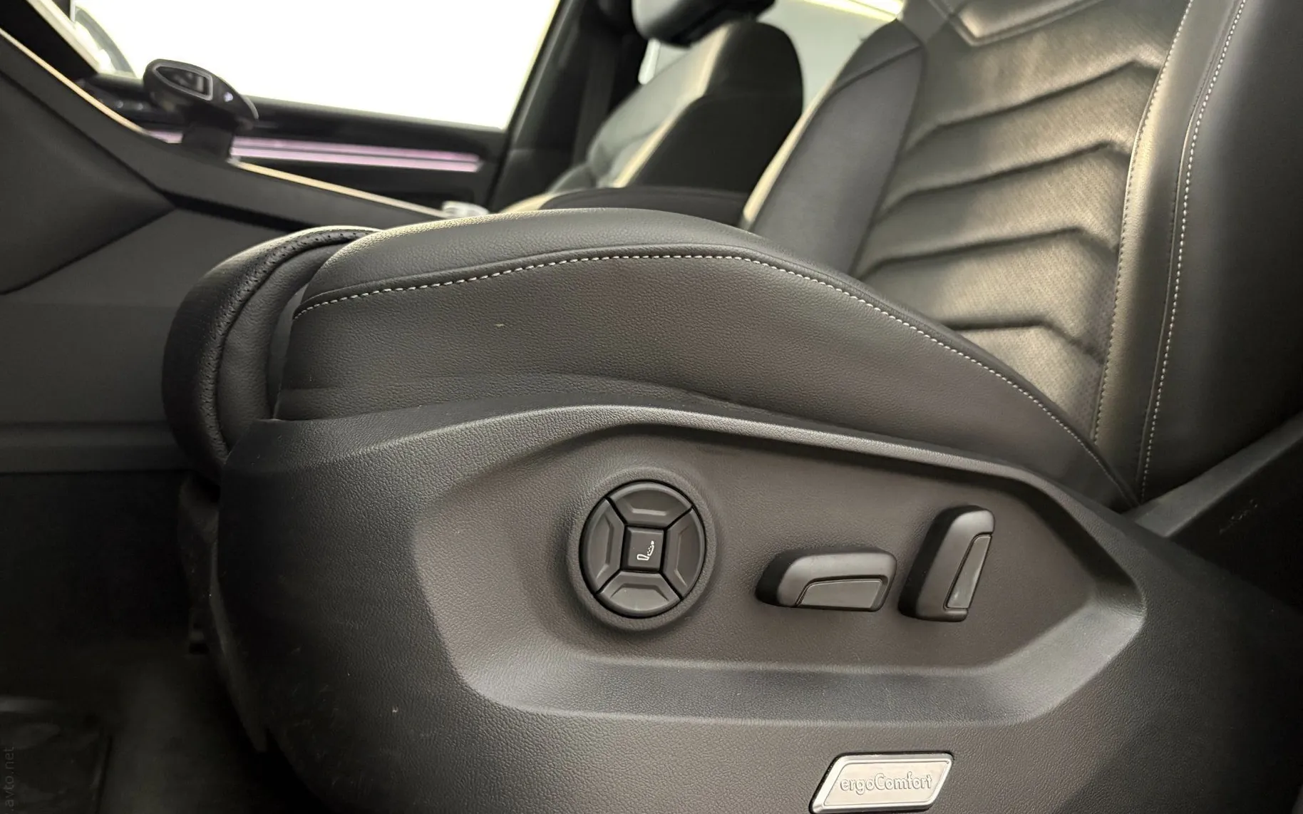 Notranja slika - Volkswagen Touareg - V6 TDI R-Line 4M|Pano|Zračno|Kamera|SoftC|Hlaj|R.. - 9