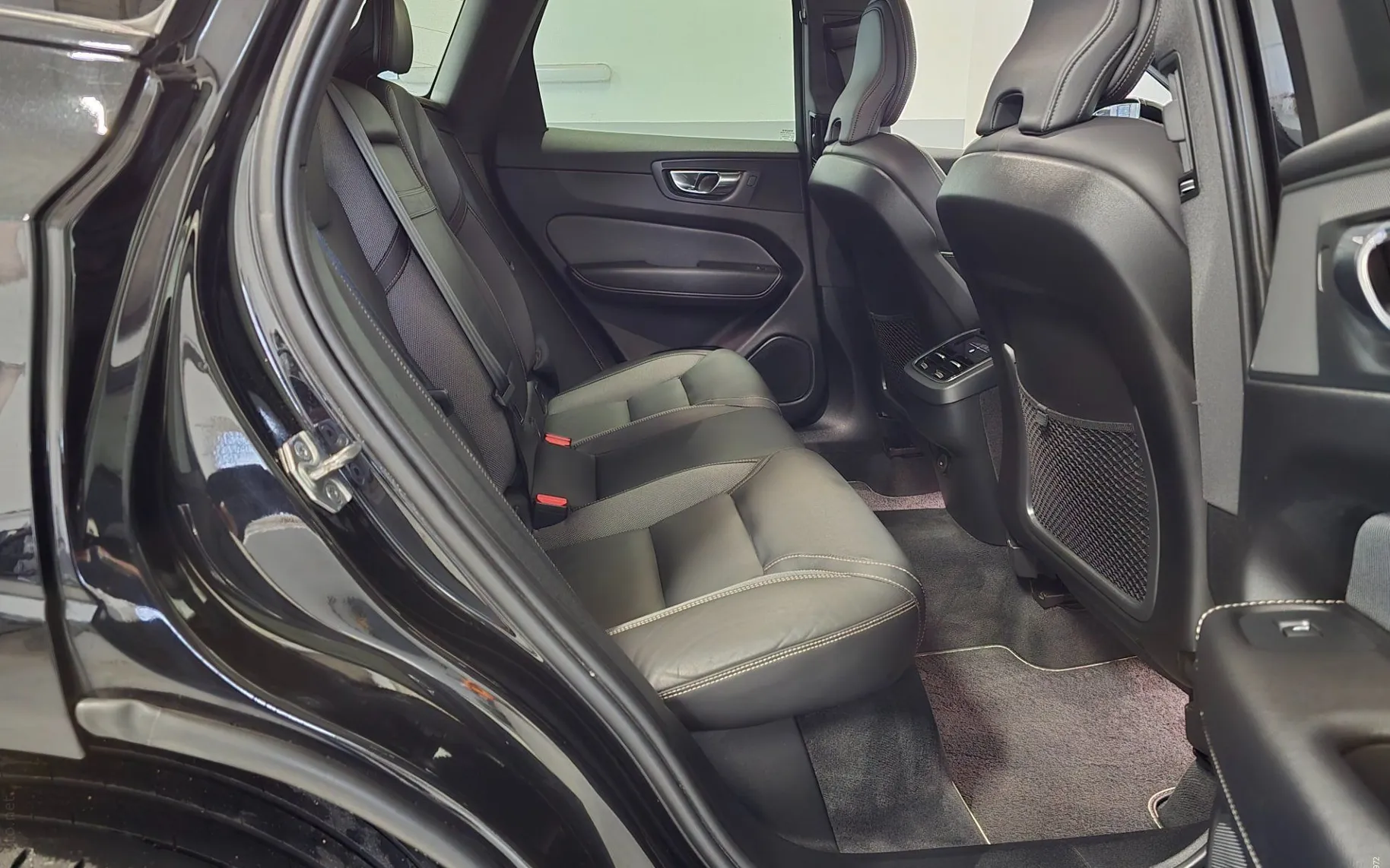 Notranja slika - Volvo XC60 - B4D R-Design Avt.- LED.usnje+mem.360kam.HUD.Harman - 13