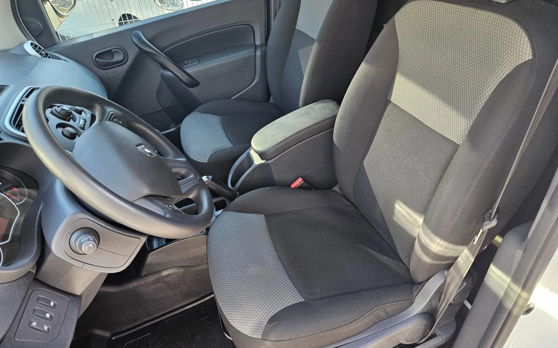 Zunanja slika - Renault Kangoo - 1.5 BLUEDCI FOURGON - 7