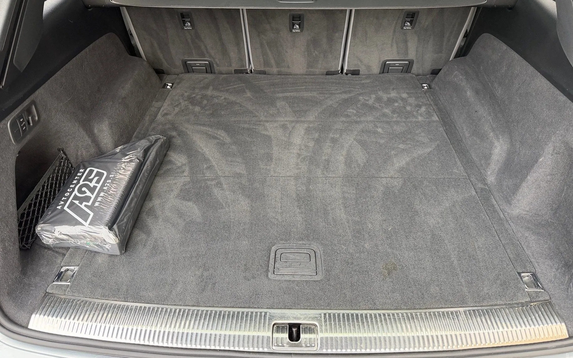 Notranja slika - Audi Q7 - 55 TFSI quattro S-line Panorama - Soft close - 12