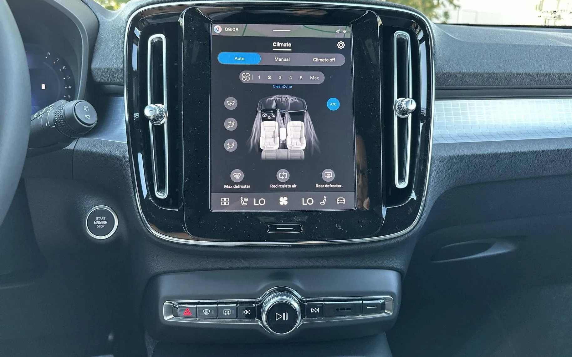 Notranja slika - Volvo XC40 - B3P Core Avt. - 17