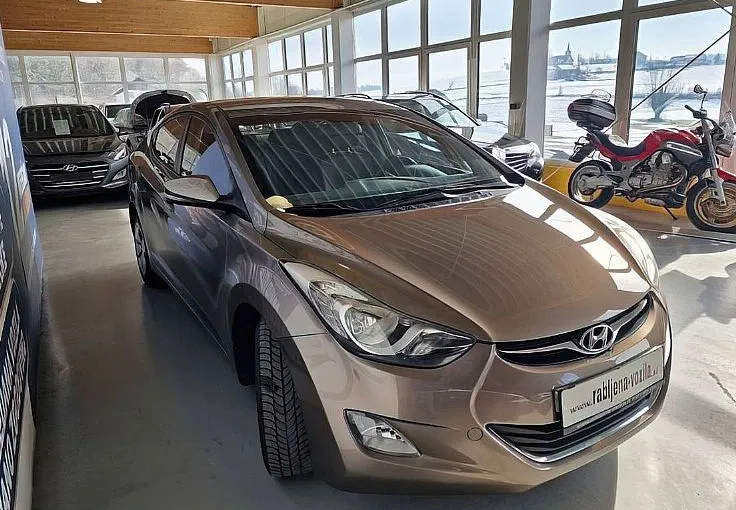 Zunanja slika - Hyundai Elantra - 1.6 CVVT STYLE SLOVENSKO POREKLO ... - 2