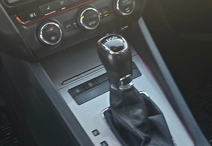 Zunanja slika - Škoda Octavia - Combi 2.0 TDI 150ks DSG °XENON° °TEMPOMAT° - 11