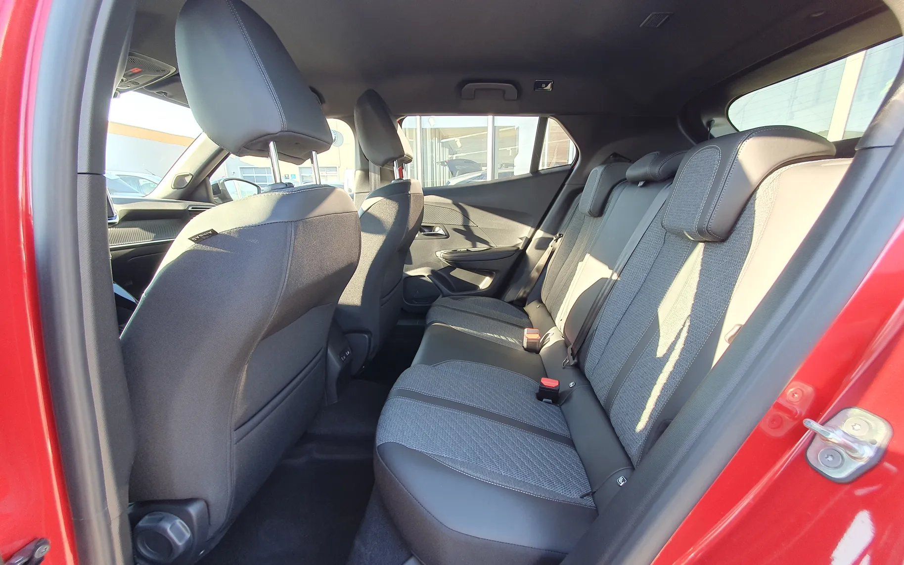 Zunanja slika - Peugeot 2008 - Allure HIBRID 110 - NA ZALOGI - 5