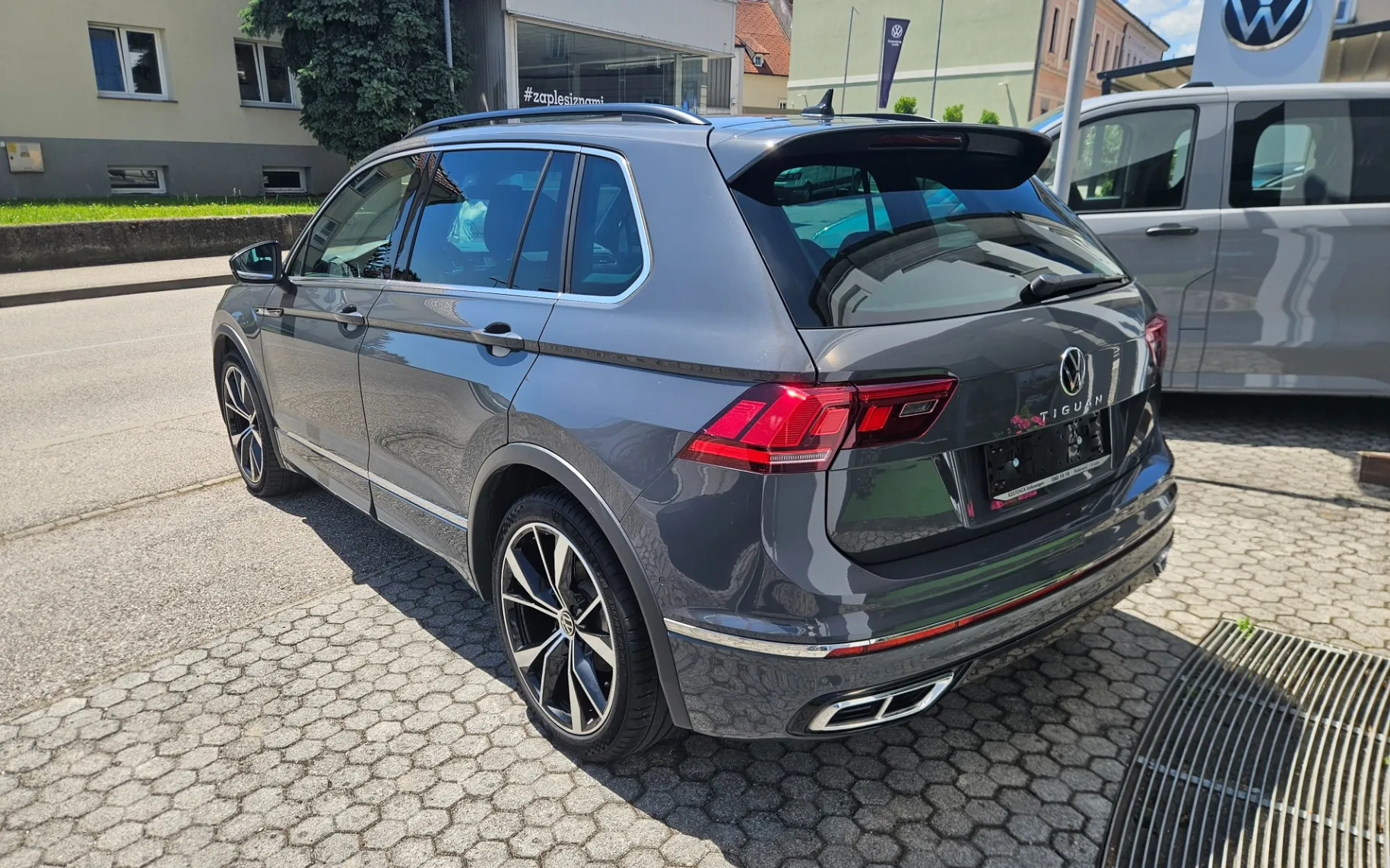 Zunanja slika - VW Tiguan - 2.0 TDI R-Line DSG - 4