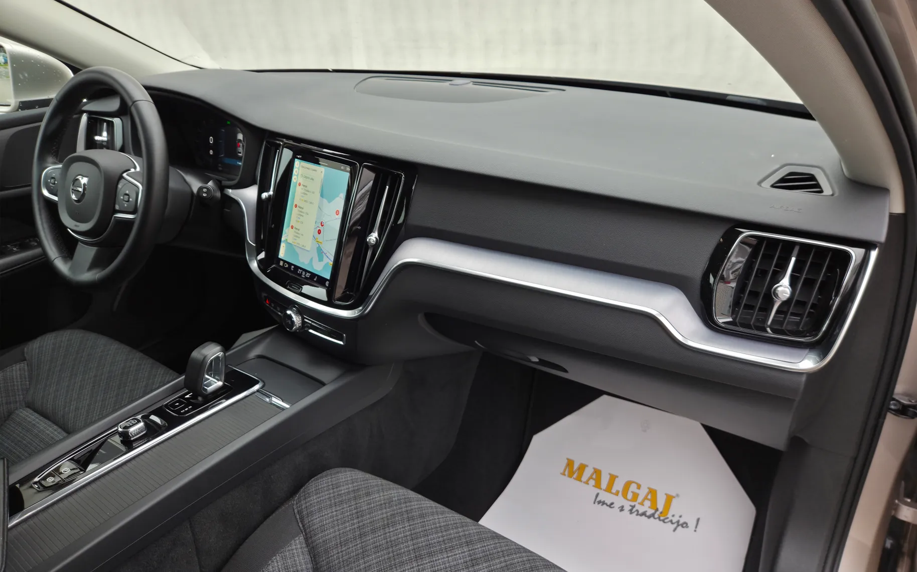 Zunanja slika - Volvo V60 - 2.0 B4 Core ACC-KAMERA-NAVI-LED-GRETJE SPR/ZAD.SED - 12