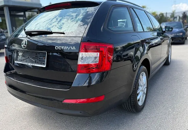 Zunanja slika - Škoda Octavia - Combi 1.6 TDI Ambition DSG - XENON - NAVI - PDC - - 4
