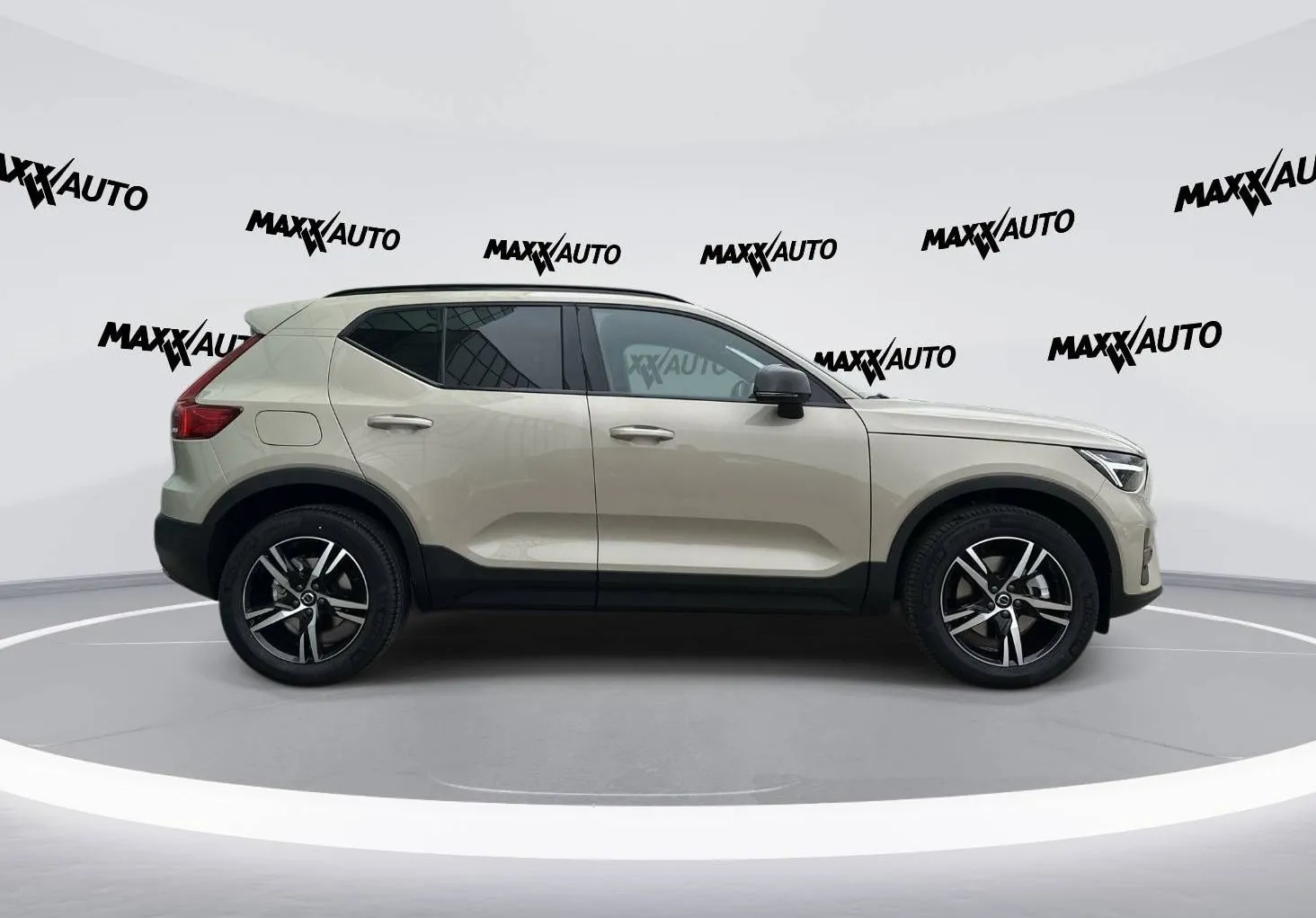 Zunanja slika - Volvo XC40 - B3 P Plus Dark AT DCT - 4